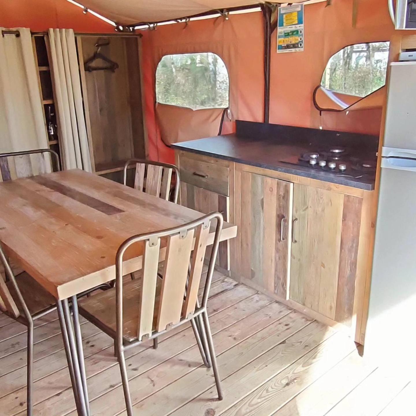 Camping Le Clos De La Lere Cayriech Exterior foto